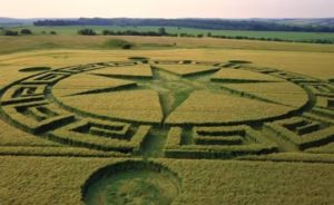 new crop circle in UK looks like scene from movie “the arrival”