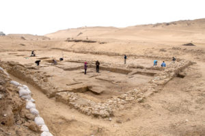 ancient 4,500 year old dwellings discovered near Egyptian pyramids