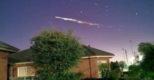 mysterious fireball lights up sky over Australia