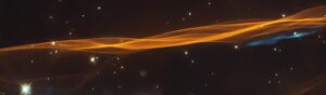 hubble snaps astonishing photo of Cygnus loop