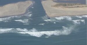 7.5 magnitude earthquake triggers small tsunami off Alaskan coast