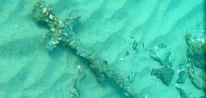 diver discovers 900 yr old sword