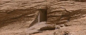 doorway spotted in mars photo