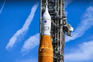 expert claims if Artemis 1 rocket doesn’t lift off soon it may never launch