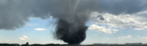 powerful ef4 tornado leaves apocalyptic damage in Canada