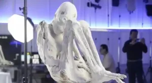 pregnant alien mummy unveiled by ufologist at Peruvian conference